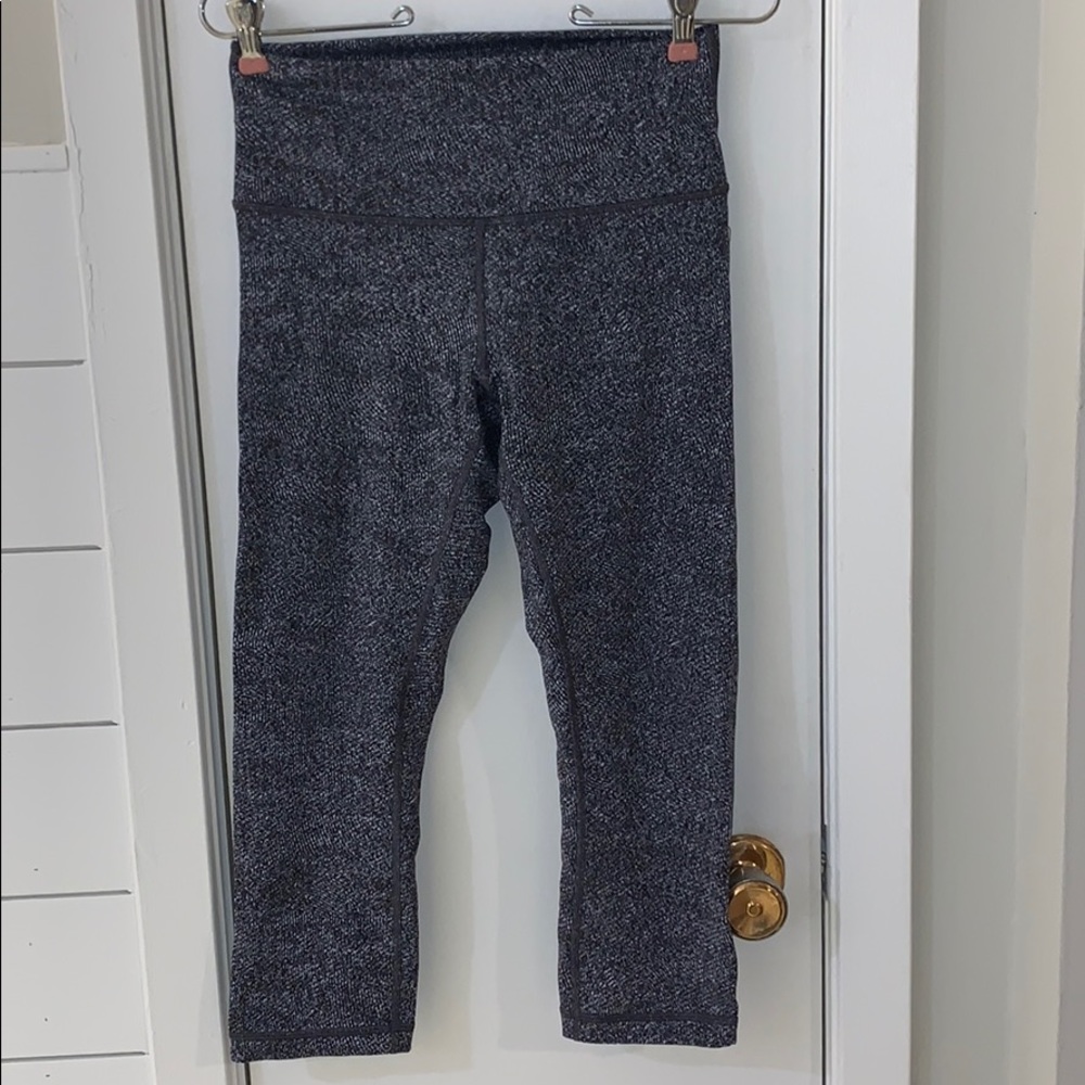 lululemon Wunder Under crops size 8